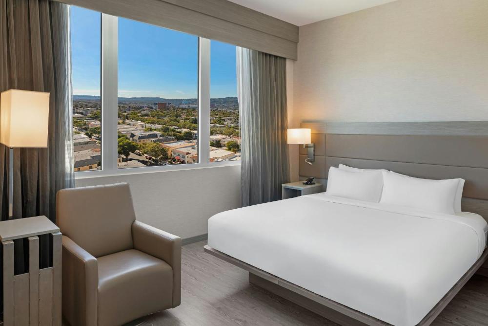 King Room with City View interior